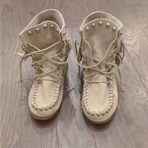 Cream color Minnetonka Moccasins size 8